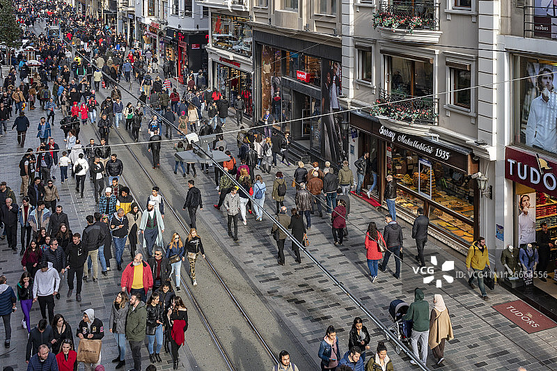 土耳其伊斯坦布尔贝伊奥卢区著名的独立大街图片素材