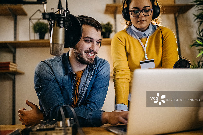 下一个直播的是谁？图片素材