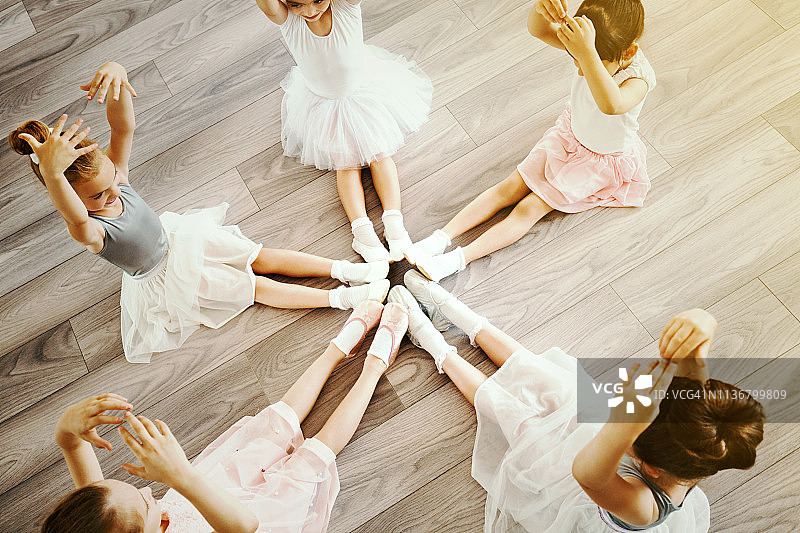 可爱的小芭蕾舞演员图片素材