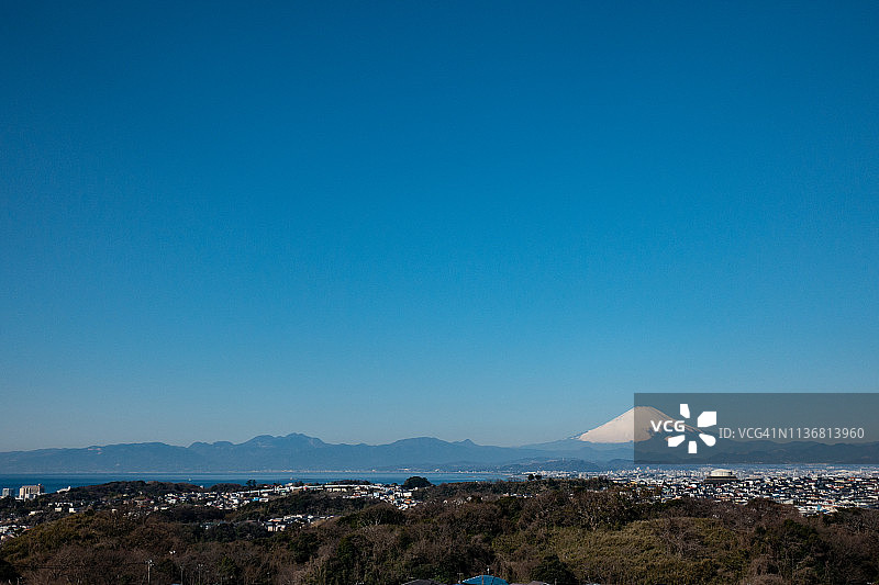 日本富士山与太平洋雪景图片素材