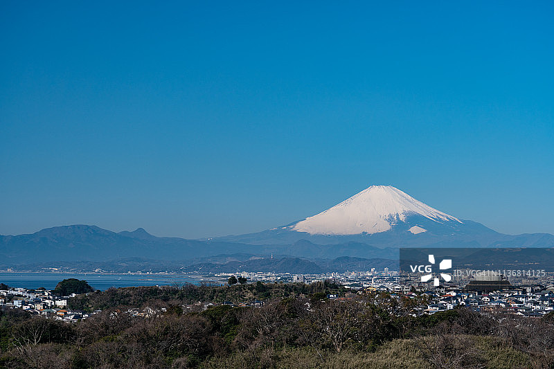 日本富士山与太平洋雪景图片素材