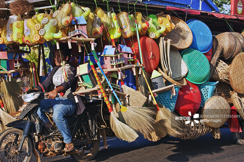 柬埔寨腊塔纳基里省班隆镇街景图片素材