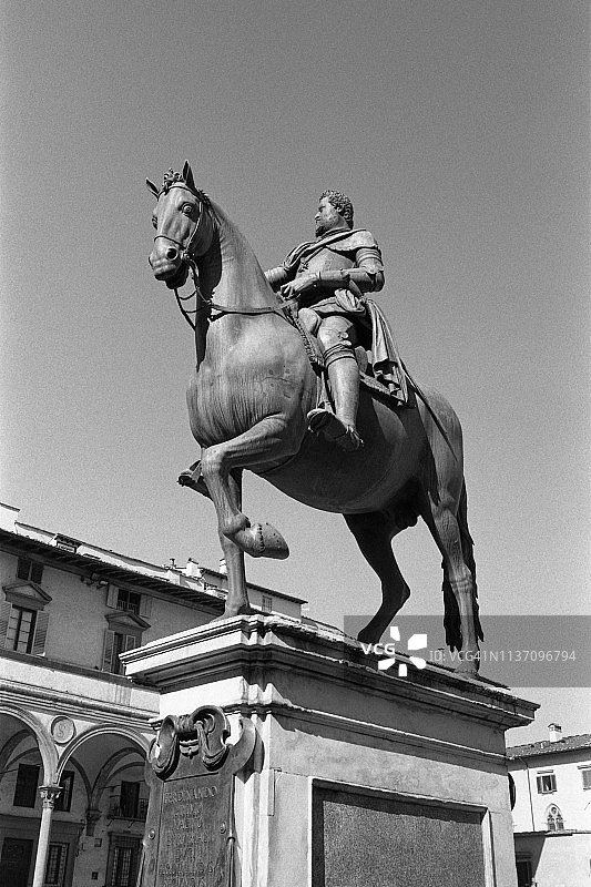 费迪南多一世的马术纪念碑图片素材