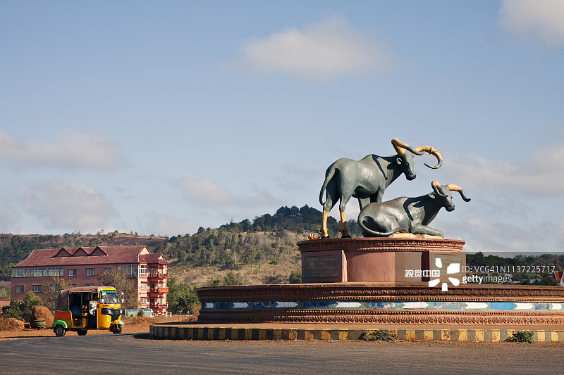 森莫诺隆，公牛纪念碑环岛街景图片素材