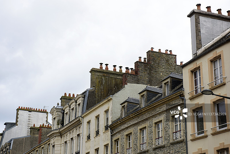 法国瑟堡市中心的建筑烟囱图片素材