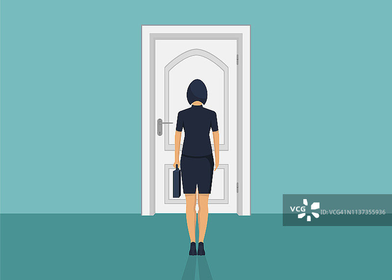 站在门前的女商人图片素材