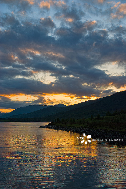 日落时分的艾蒂夫湖图片素材