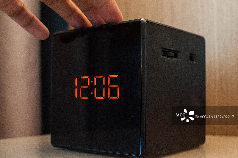 现代魔方闹钟图片素材