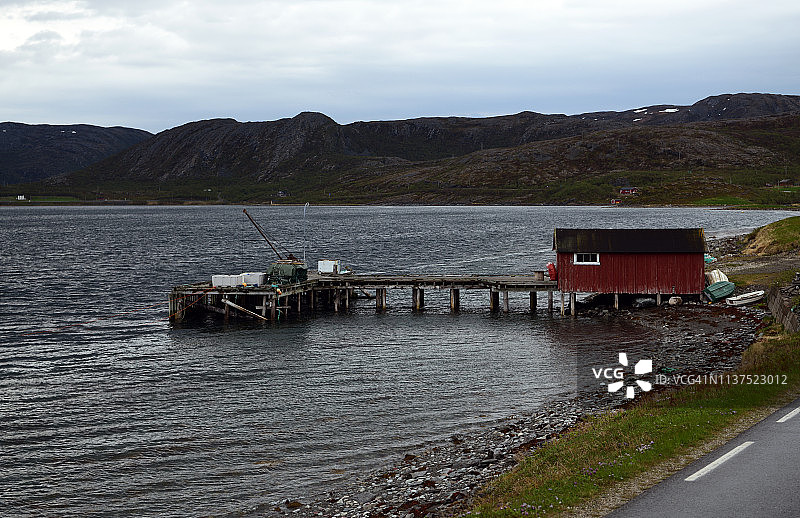 挪威北部芬马克郡贝卡尔峡湾的小港口图片素材