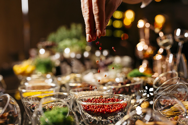 香草和香料碗 - 东方香料 - 红辣椒图片素材