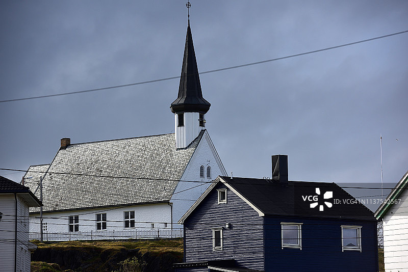 挪威北部贝勒沃格教堂景观图片素材