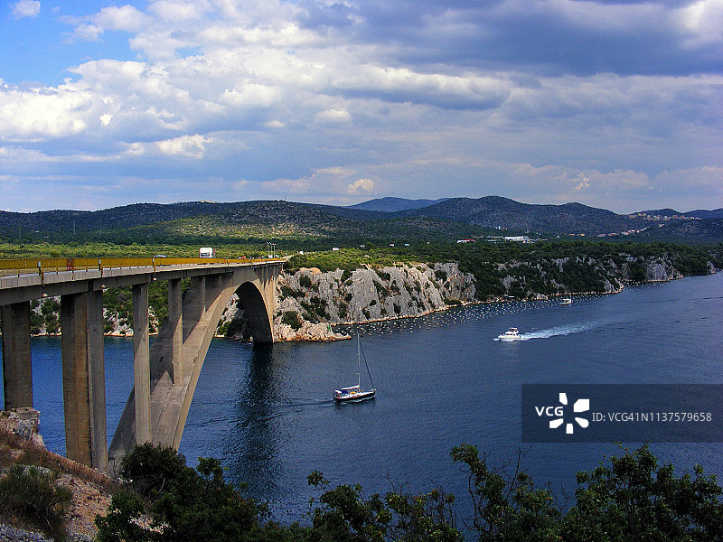 克尔卡河上的希贝尼克大桥图片素材