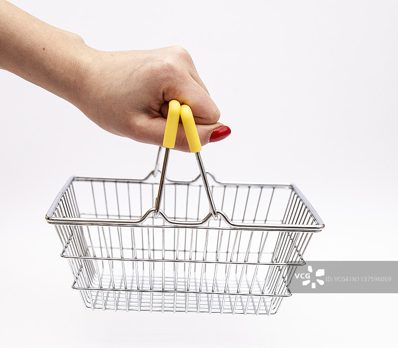 手持购物篮图片素材