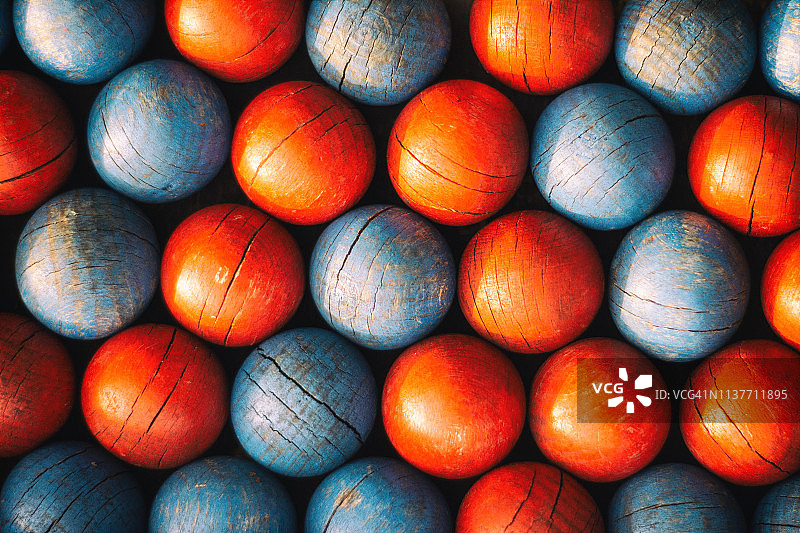 法国昂布瓦兹的木球玩具图片素材