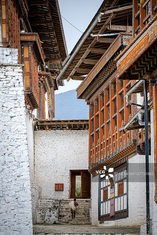 华丽的窗户装饰着Trongsa Dzong建筑图片素材