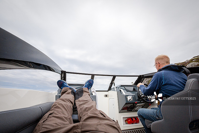 在挪威奥斯特海姆的船上放松图片素材