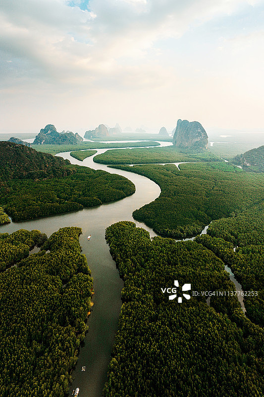 日出时分攀牙的空中美景图片素材