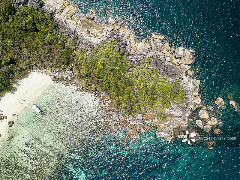 泰国拉廊附近安达曼海博尔德岛白色沙滩的鸟瞰图图片素材