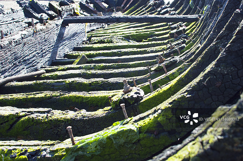 烧毁船只的残骸图片素材