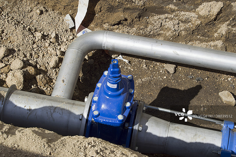 将水泥管道更换为塑料管道图片素材