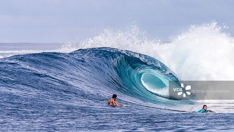 印度尼西亚哈马黑拉岛海浪图片素材