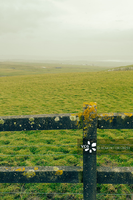 草地围栏图片素材