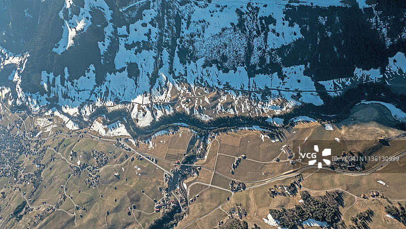 瑞士阿尔卑斯山高山河谷壮丽航拍景观图片素材