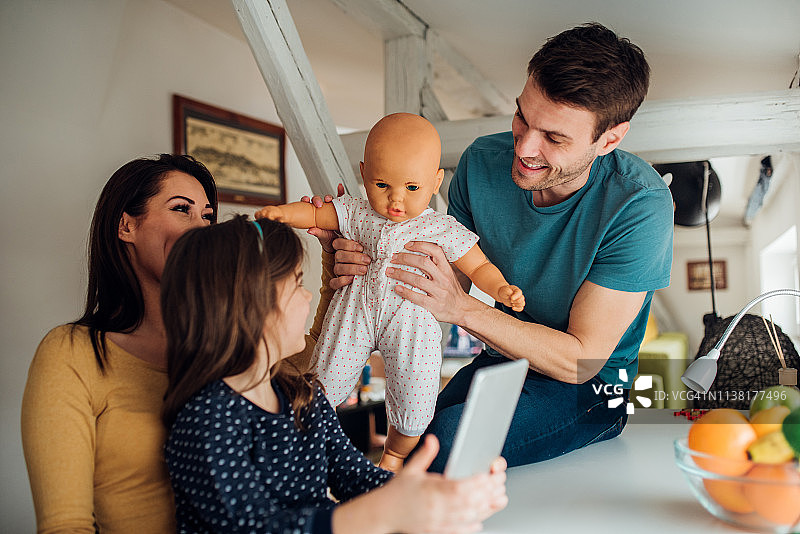 家庭玩玩具图片素材