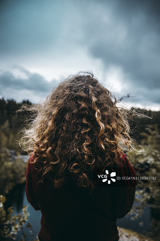 旅行者女孩肖像图片素材