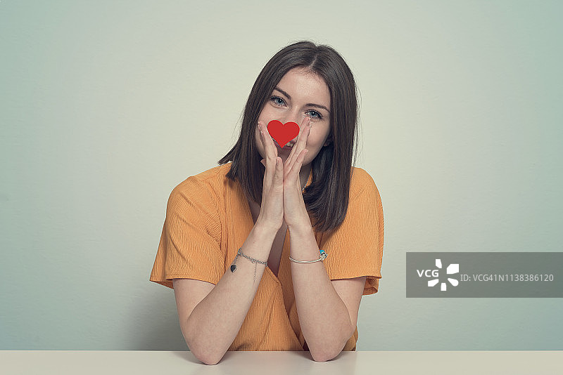 年轻的恋人图片素材