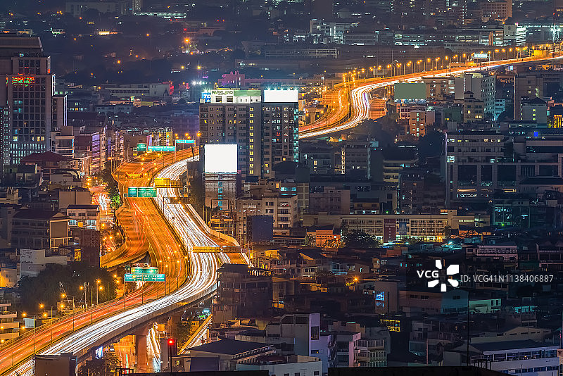 俯视角度：Si Rat高速公路，弯曲穿过曼谷市中心图片素材