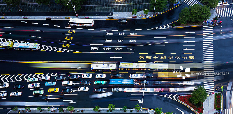 广州十字路口的拥挤景象图片素材
