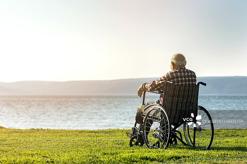 思考轮椅图片素材