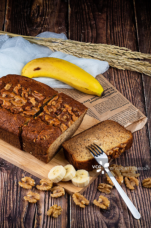 新鲜出炉的香蕉蛋糕图片素材