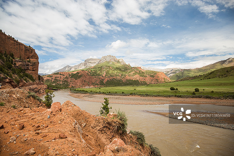 中国青海玉树的山脉与河流图片素材