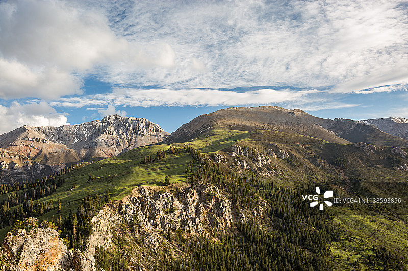 中国青海玉树牧场山景图片素材