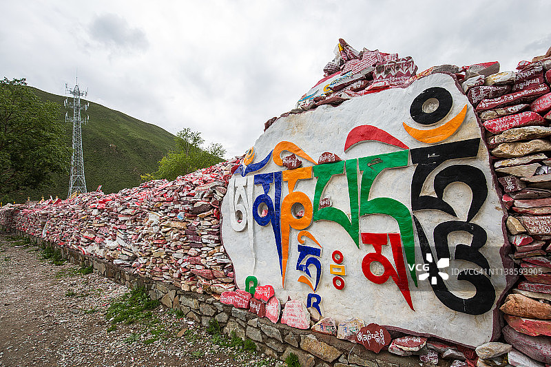 中国青海玉树的宗教岩画图片素材
