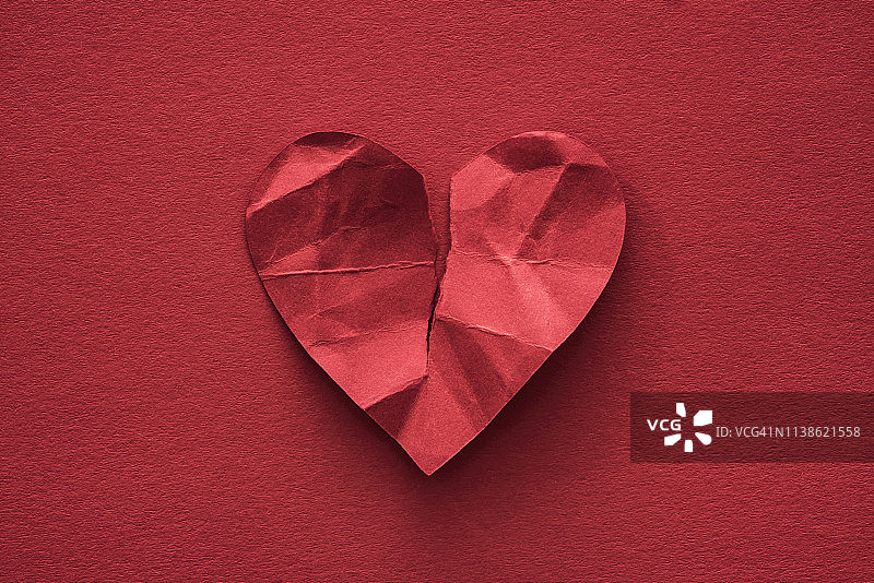 撕纸心形图片素材