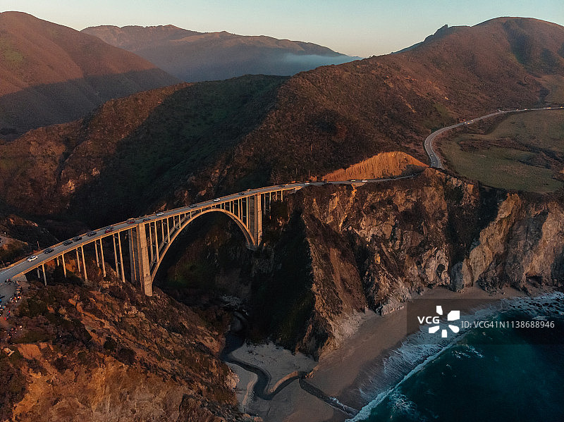 美国加州大瑟尔海岸的比克斯比溪大桥图片素材