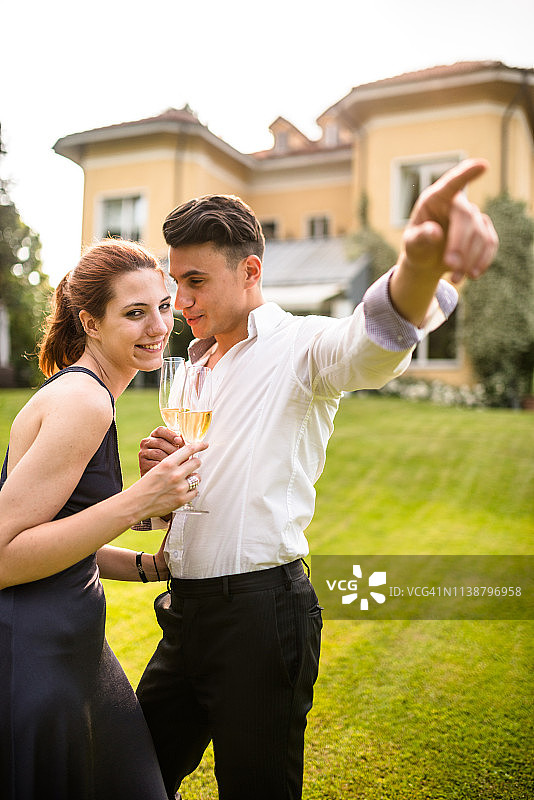 婚礼派对敬酒图片素材
