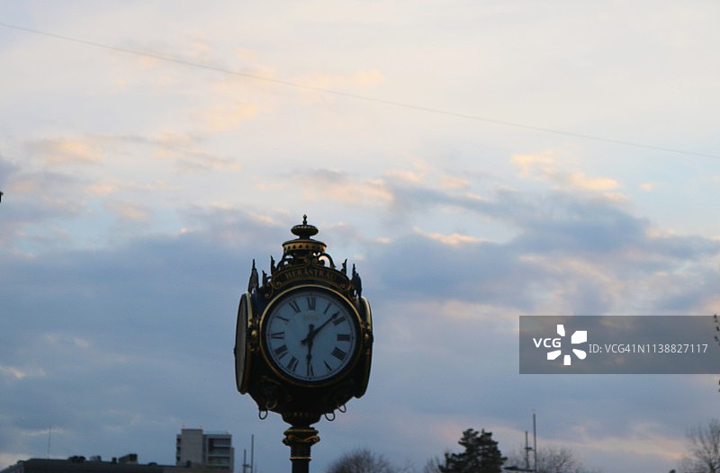 古镇时钟图片素材