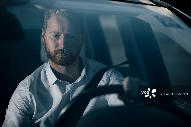 车里的商人图片素材