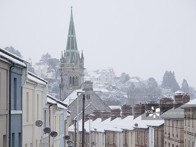 英国德文郡牛顿艾 Abbot 住宅区的罕见降雪图片素材