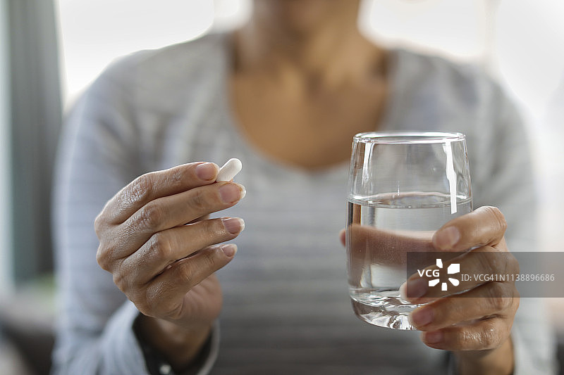 生病在家图片素材