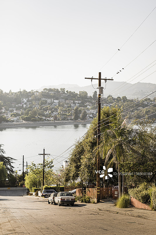 阳光明媚的湖景街区，洛杉矶，加利福尼亚州，美国图片素材