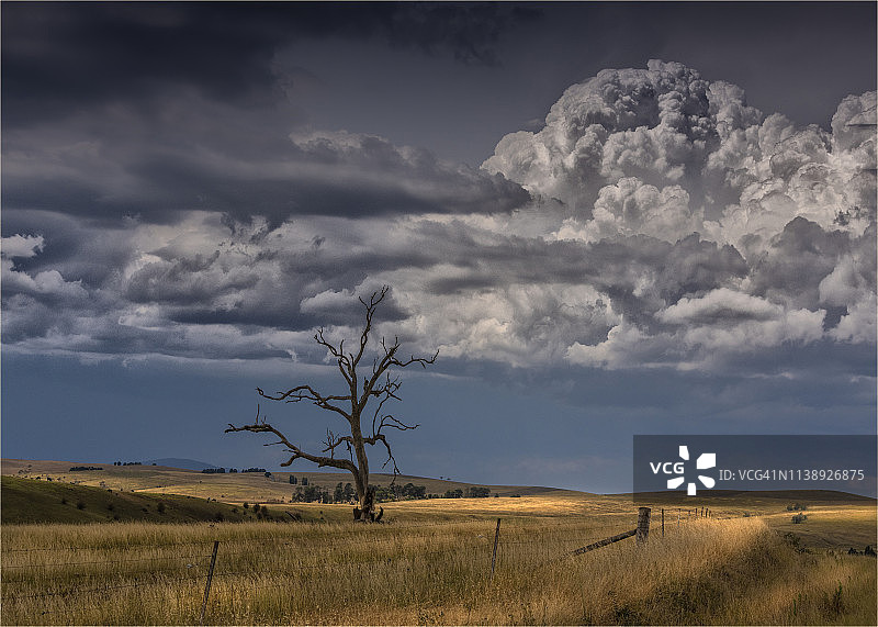 澳大利亚新南威尔士州南部莫纳罗高原的夏末云景图片素材
