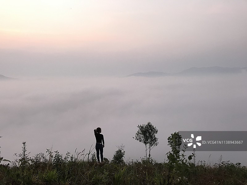 山上的云图片素材