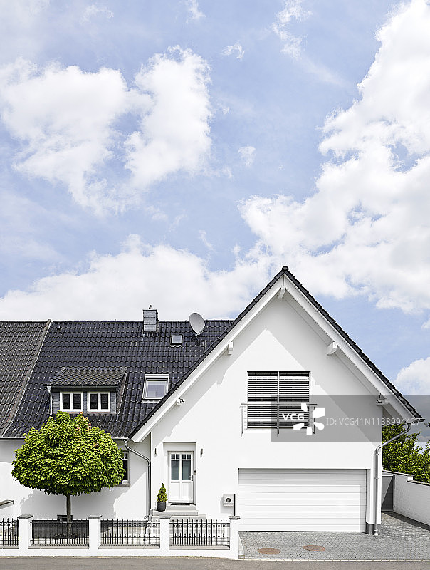 德国科隆：新建的白色独栋住宅图片素材