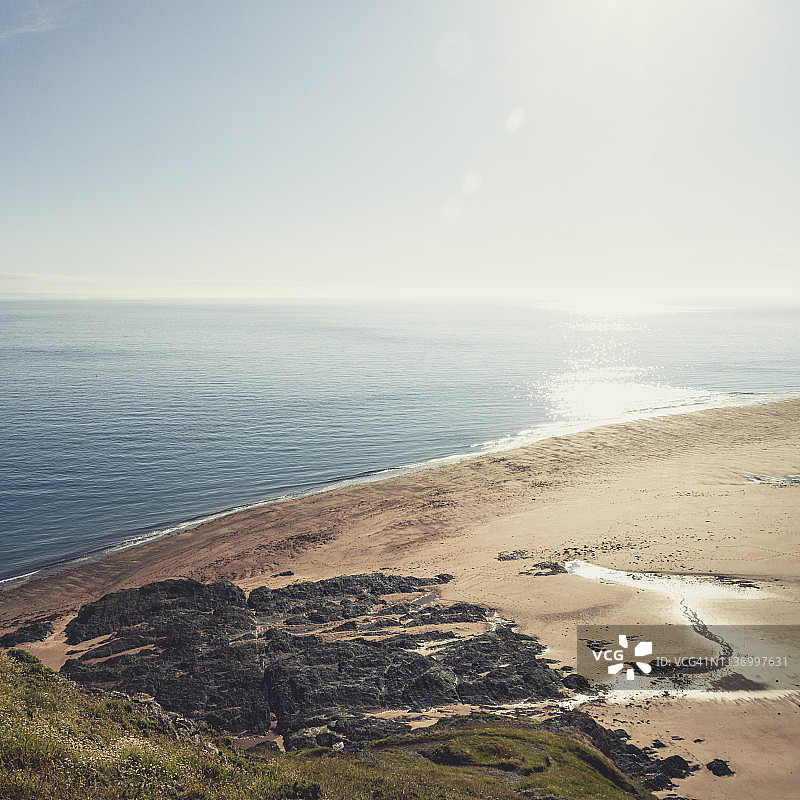 法国下诺曼底巴内维尔-卡特雷：卡特雷角至根西岛的景色图片素材