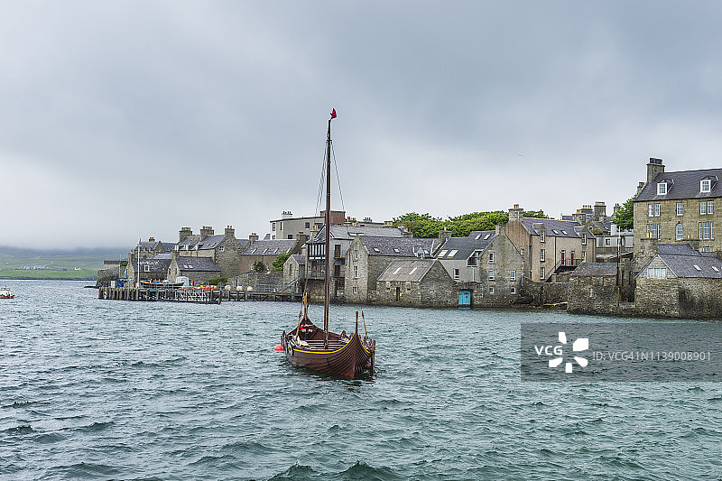 英国苏格兰设得兰群岛主岛：莱里克的维京古船图片素材